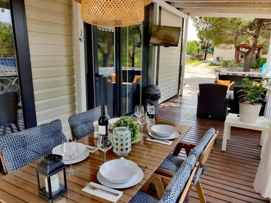 Mobilheim Andrea Wunderschoene Ferienwohnung Direkt Am Meer Jezera Extérieur photo