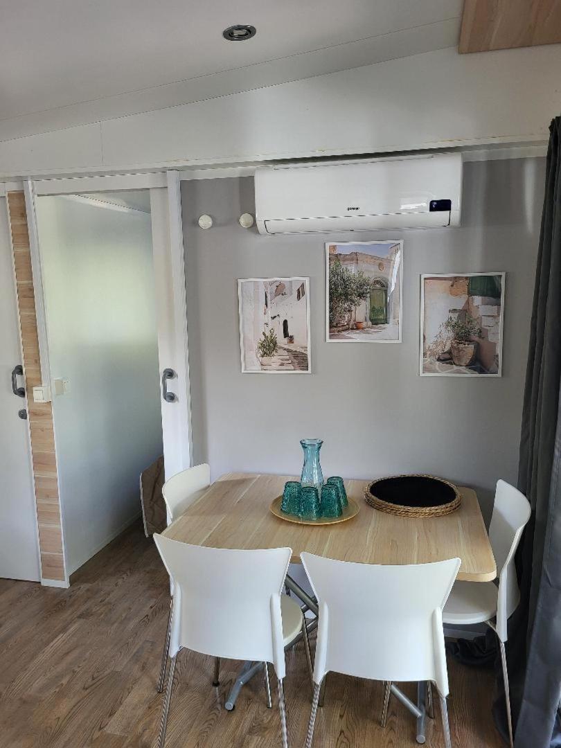 Mobilheim Andrea Wunderschoene Ferienwohnung Direkt Am Meer Jezera Extérieur photo